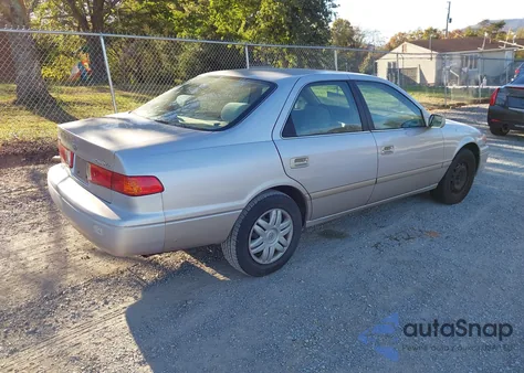 2000 Toyota Camry Le z USA, uszkodzony, nr VIN 4T1BG22K3YU707317
